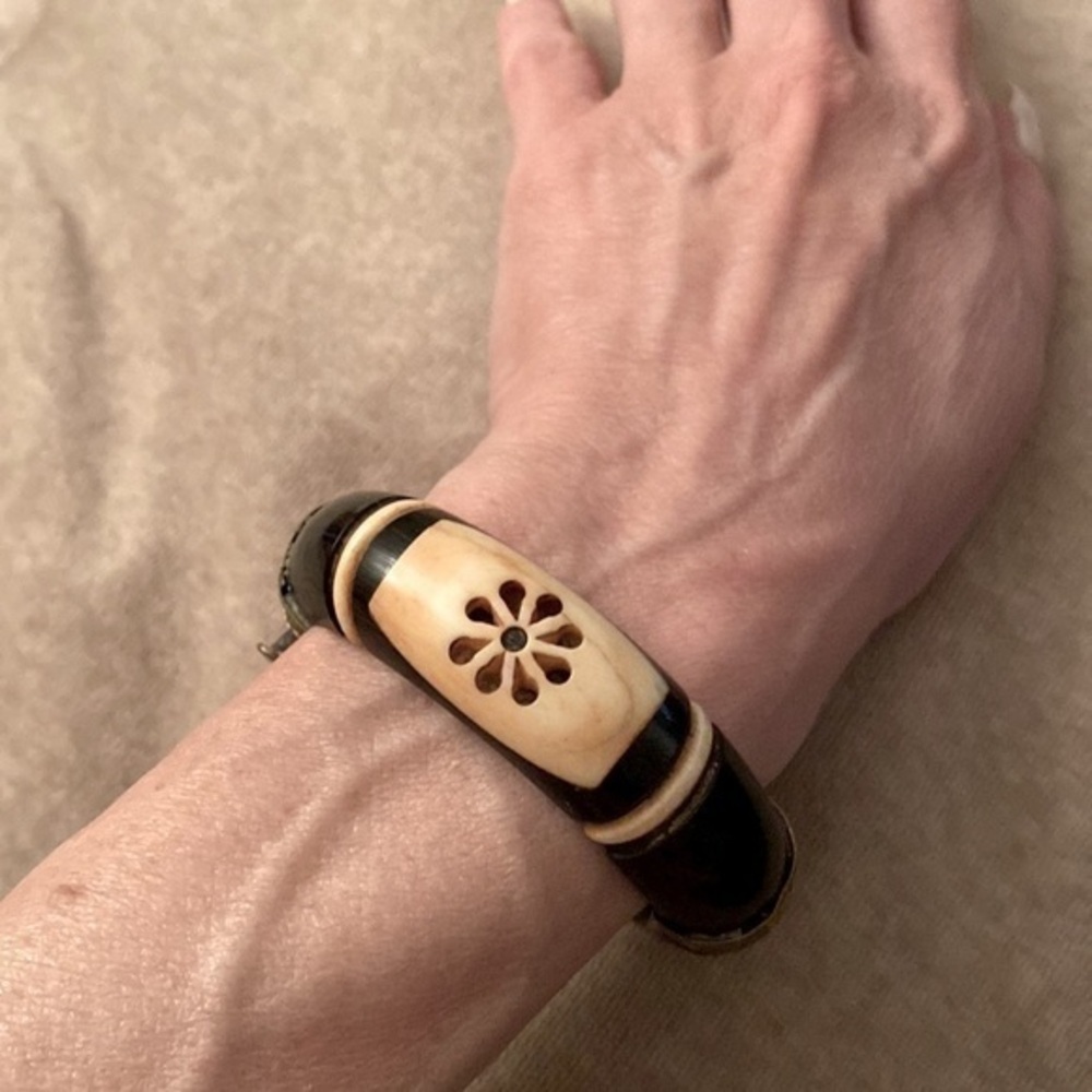 Vintage Horn  Brass Inlay Hinged Bangle Chunky Pin Closure, ERA 1970’s